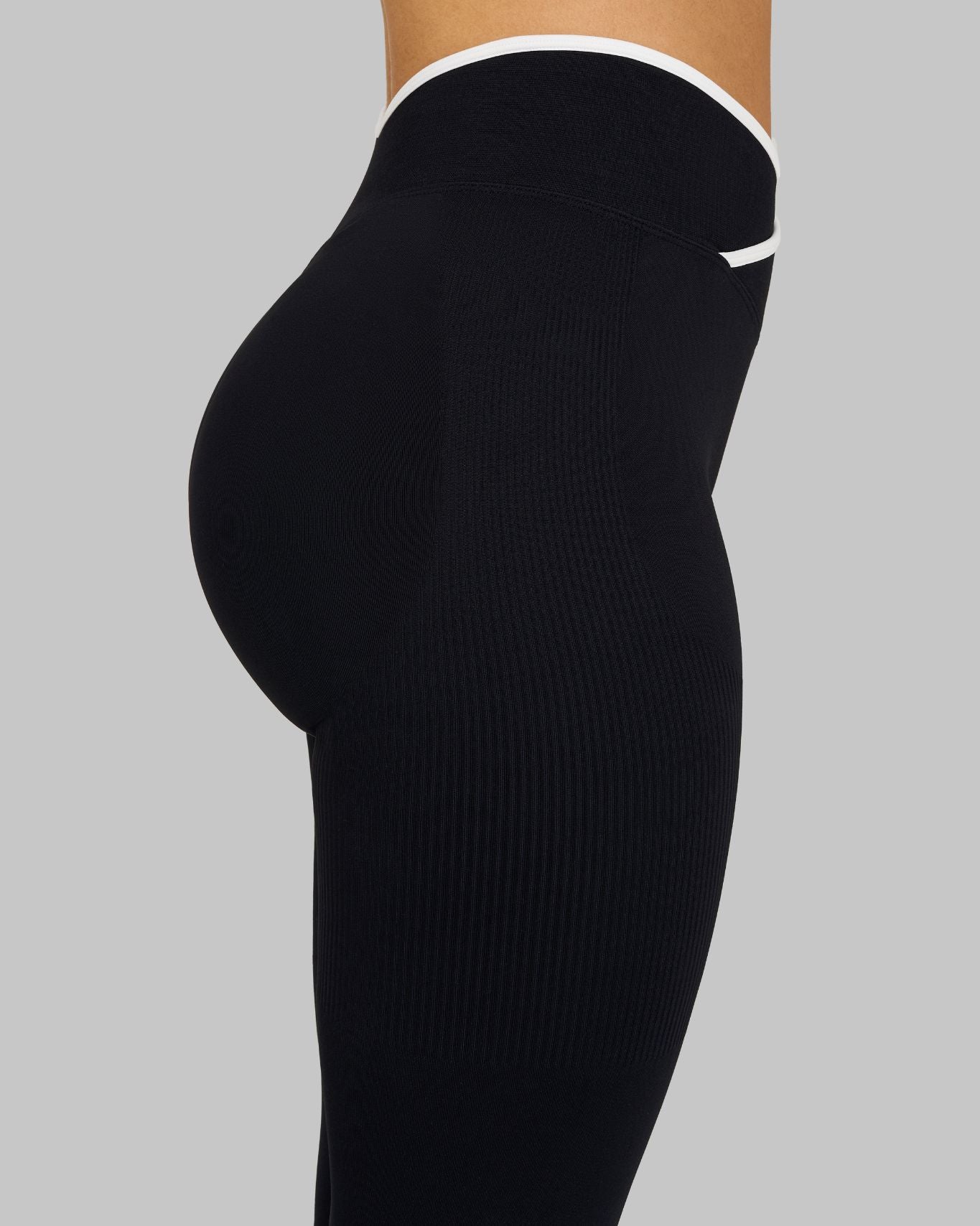 Outline V Waist Leggings | Night Black
