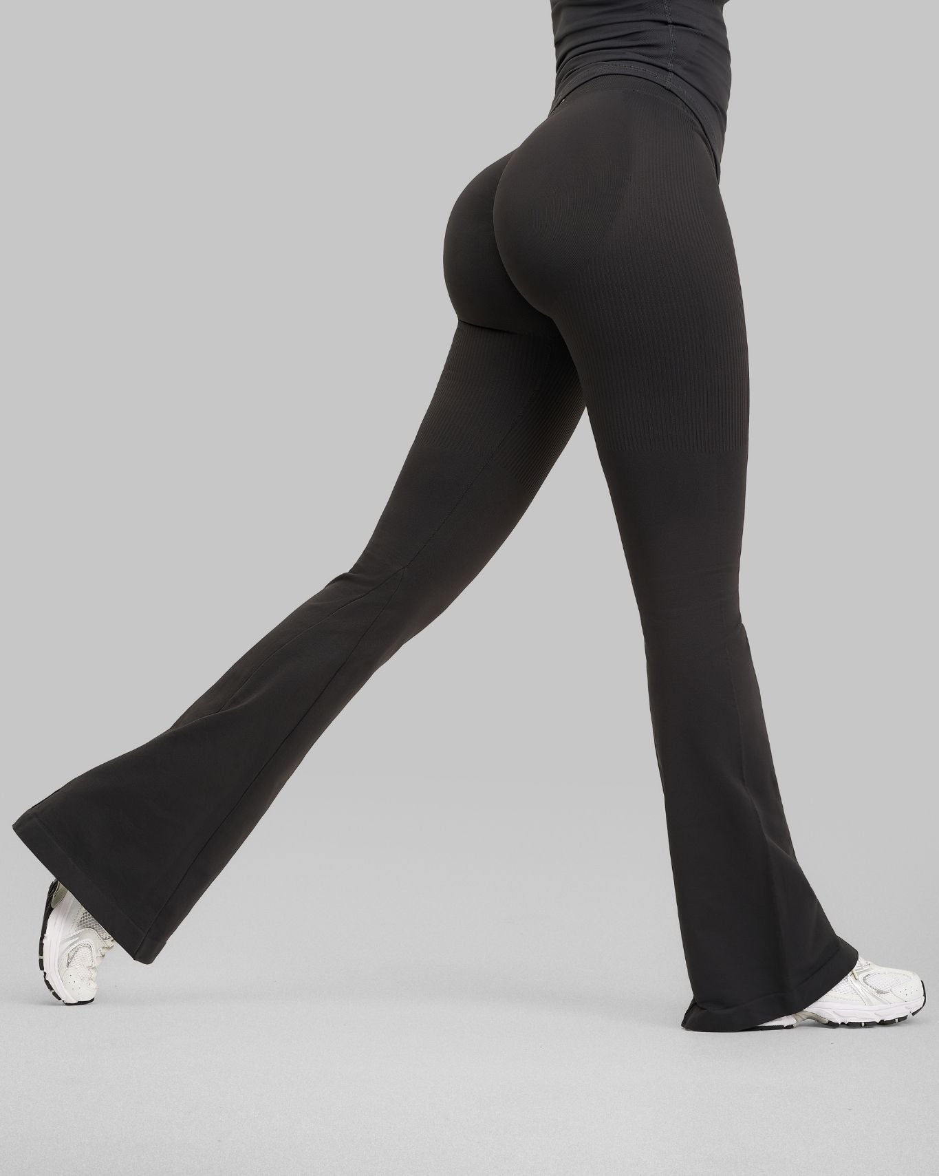 Rachel is 165cm and wears a size XS (Regular).