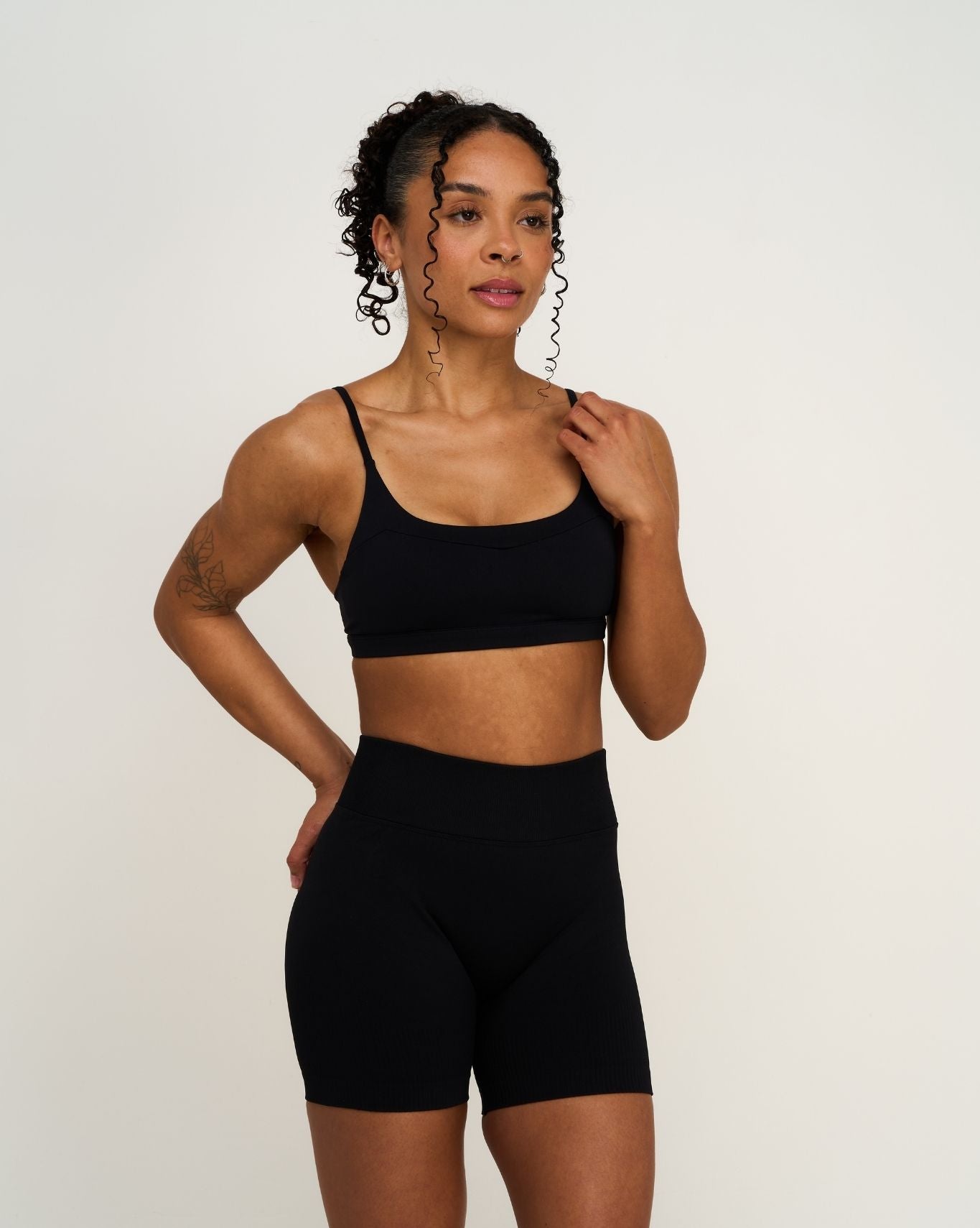 Elevate™ Sculpting Seamless Scoop Neck Bra | Night Black