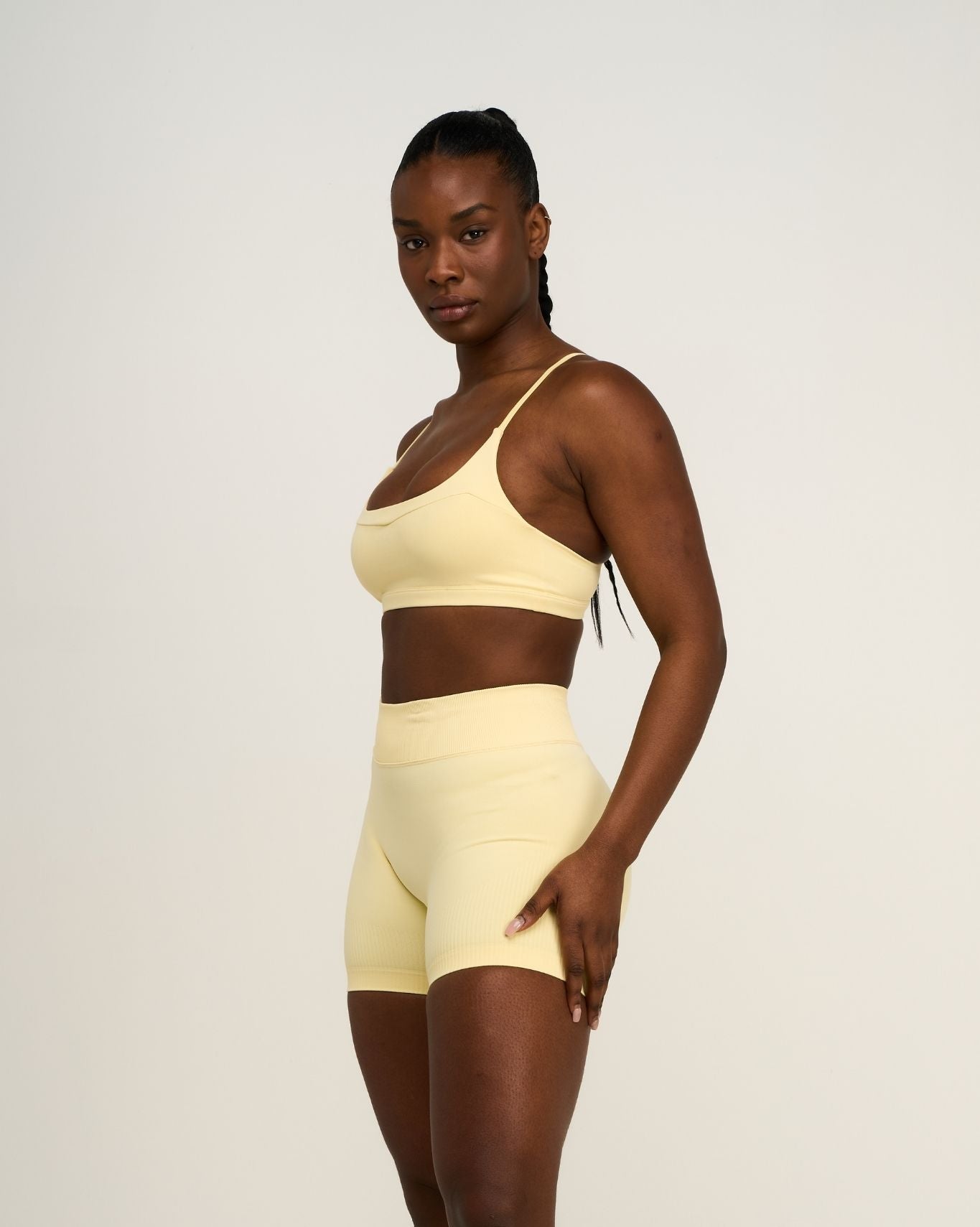 Elevate™ Sculpting Seamless Scoop Neck Bra | Golden Butter