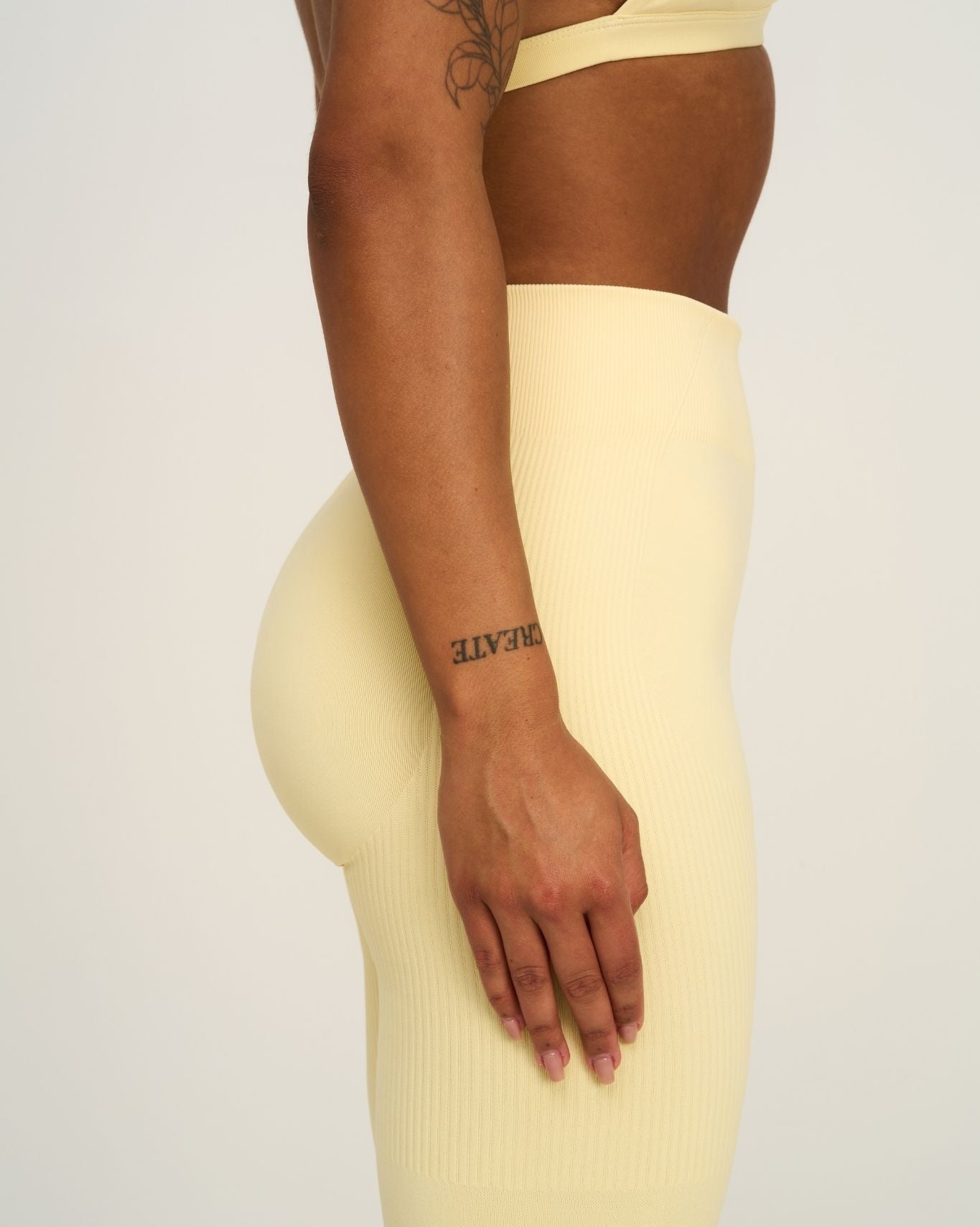 Elevate™ Sculpting Mid Waist Scrunch Leggings | Golden Butter