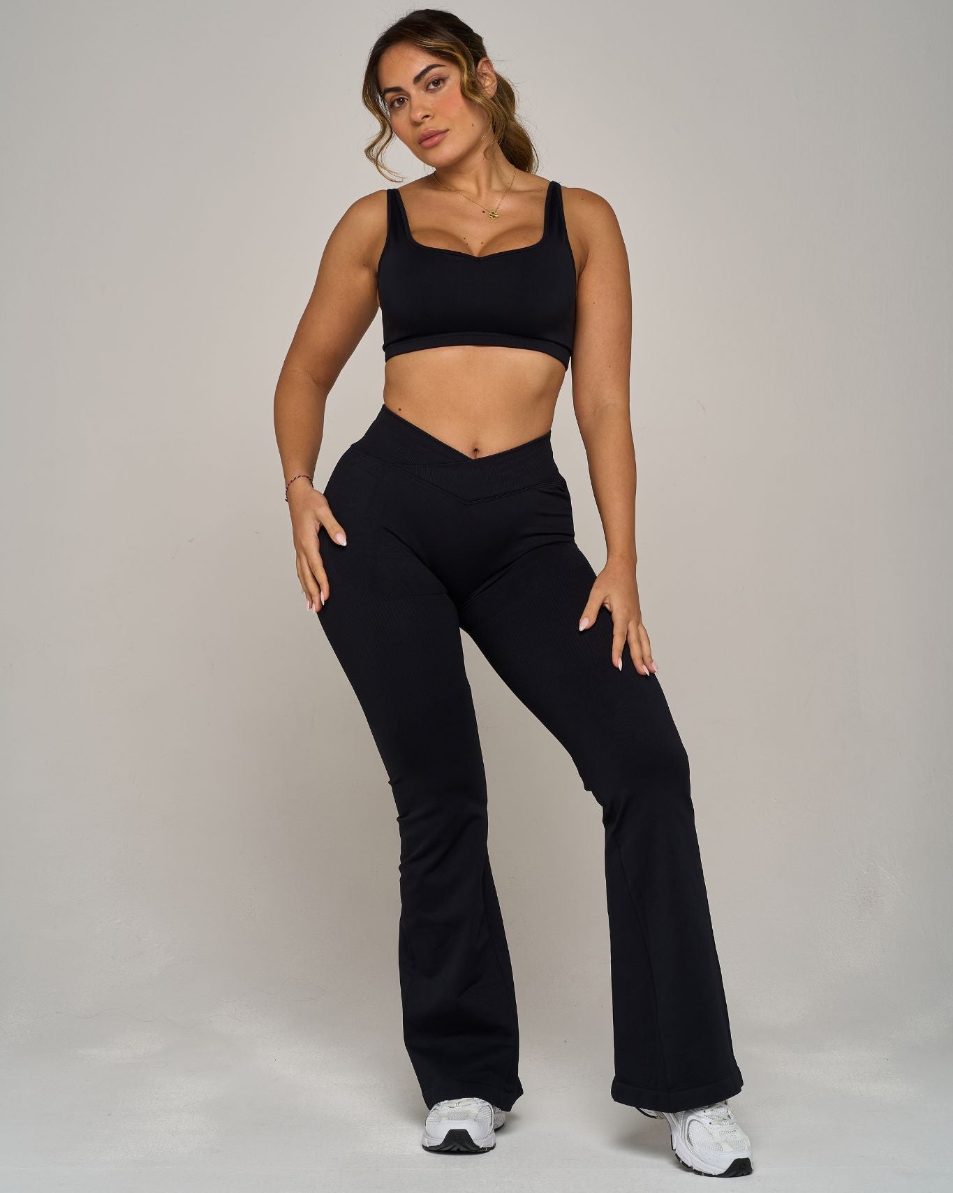 Chiara V Flared Leggings | Pure Black