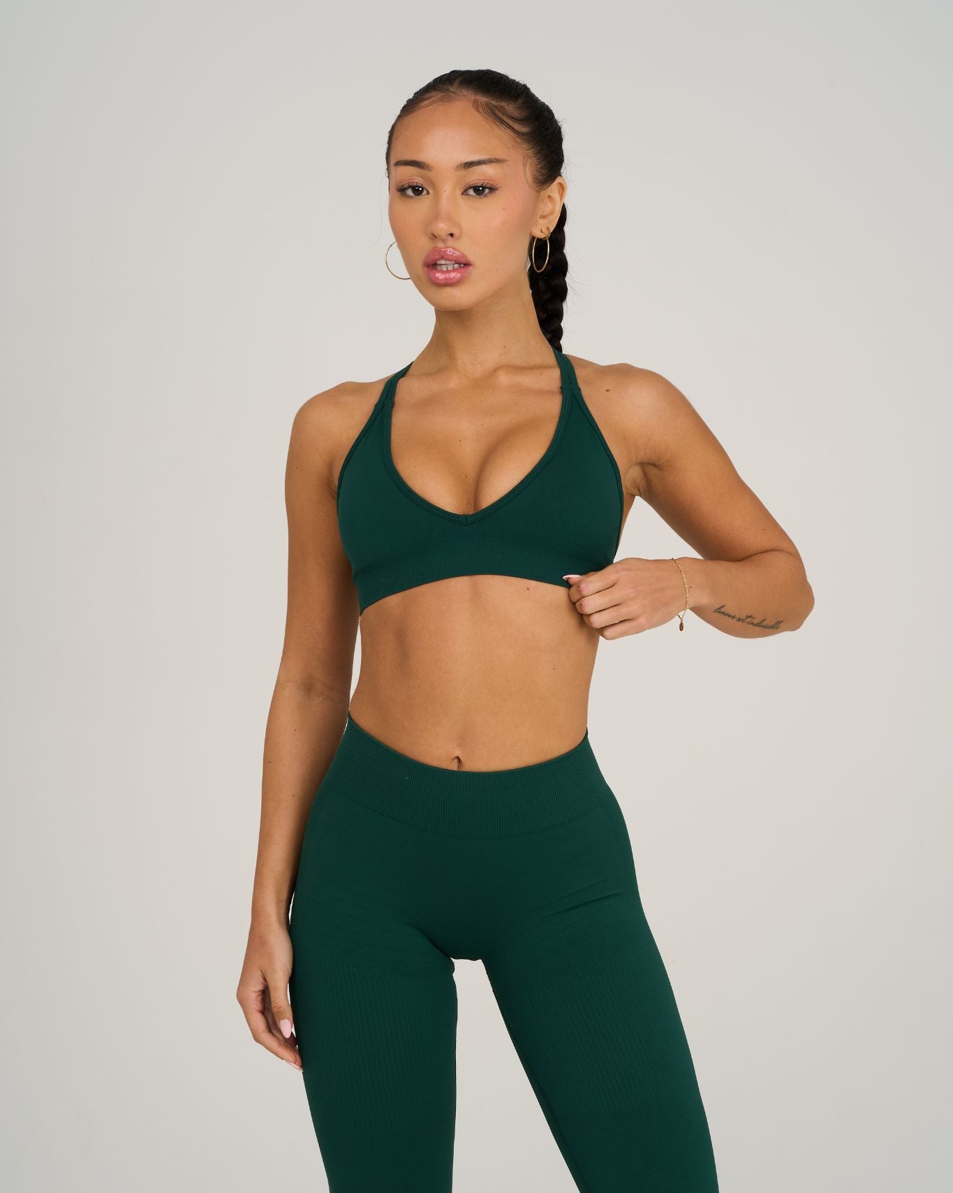 Elevate V-Neck Sculpt Seamless Bra | Pine Green
