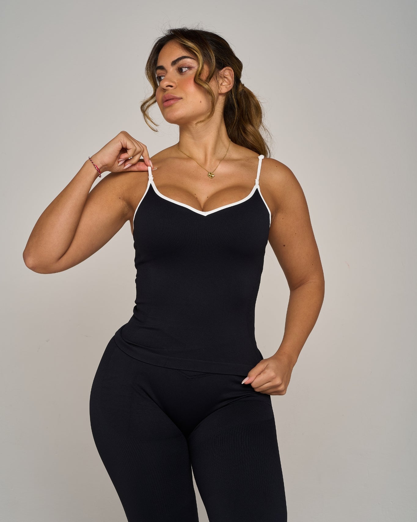 Outline Sweetheart Tanktop | Night Black