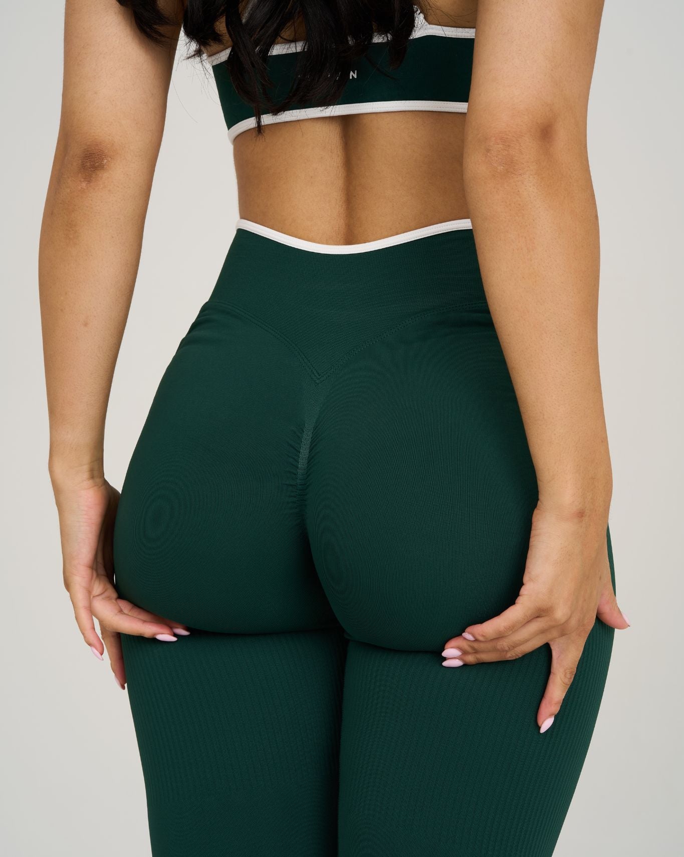 Outline V Waist Leggings | Pine Green