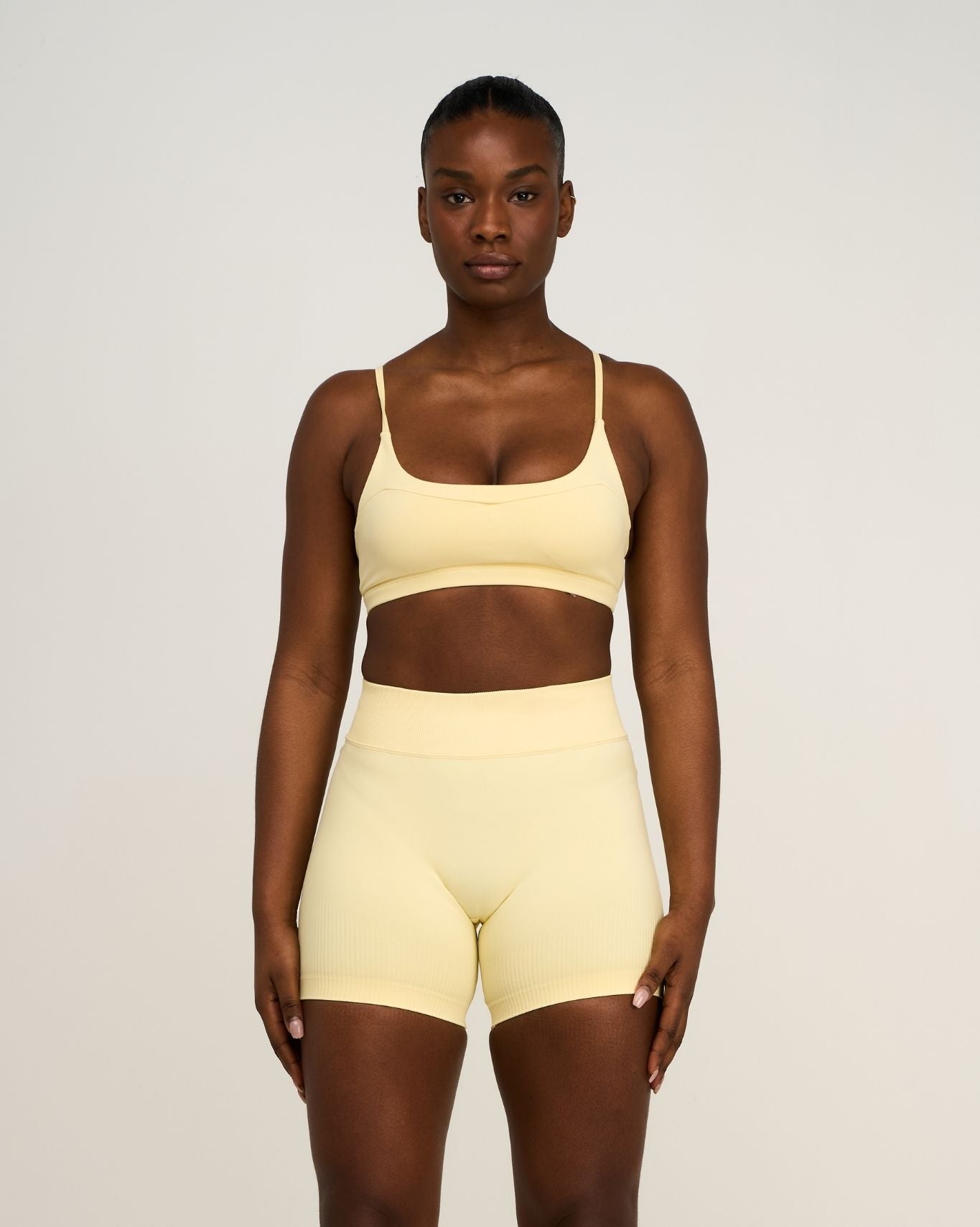 Elevate™ Sculpting Seamless Scoop Neck Bra | Golden Butter