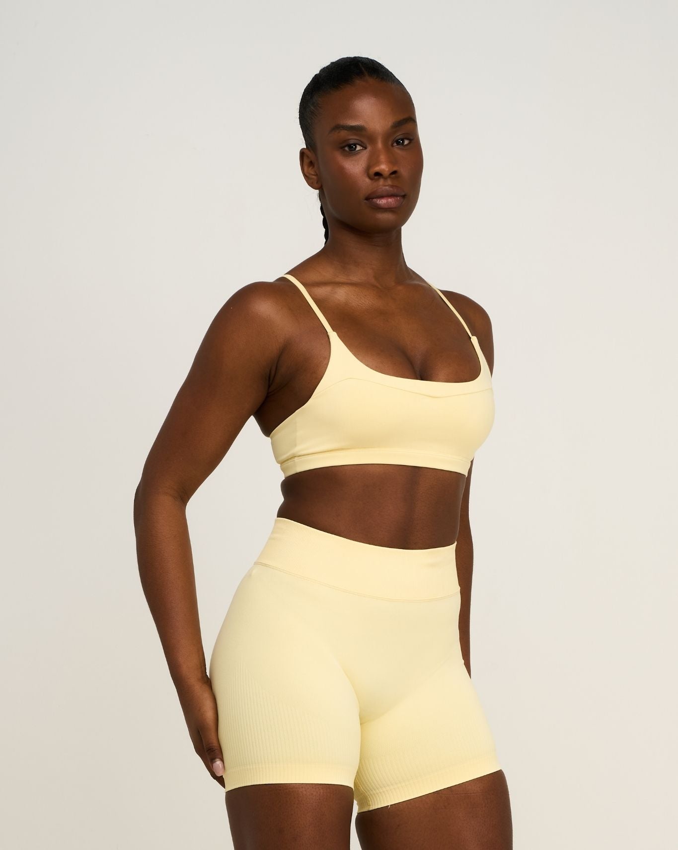 Elevate™ Sculpting Seamless Scoop Neck Bra | Golden Butter