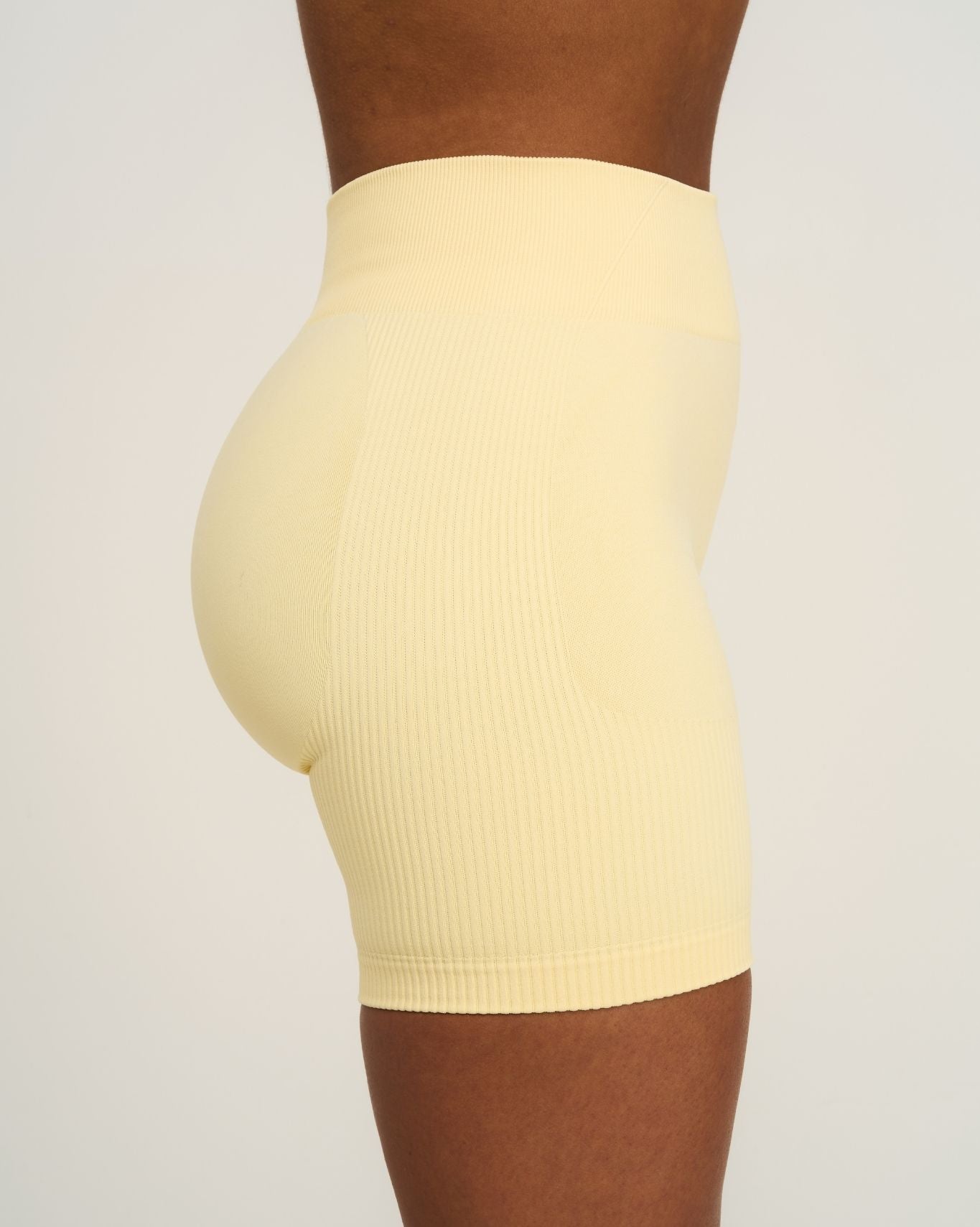 Elevate™ Sculpting Mid Waist Scrunch Shorts | Golden Butter