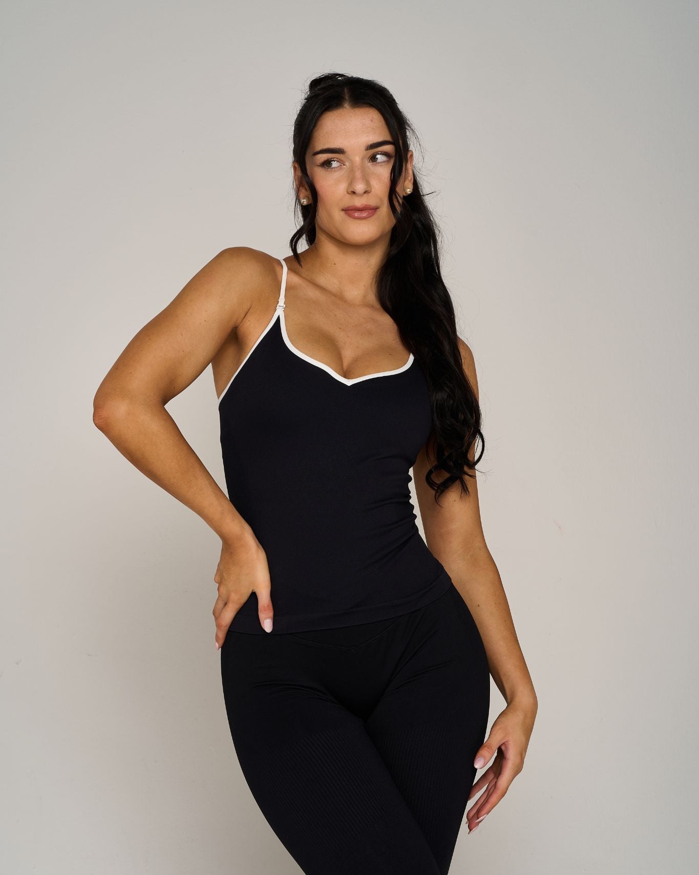 Outline Sweetheart Tanktop | Night Black