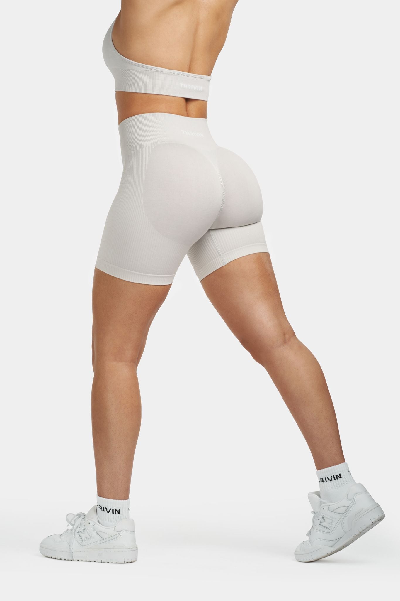 Arise – Nahtlose Sculpt Ripp-Contour Shorts – Hellgrau