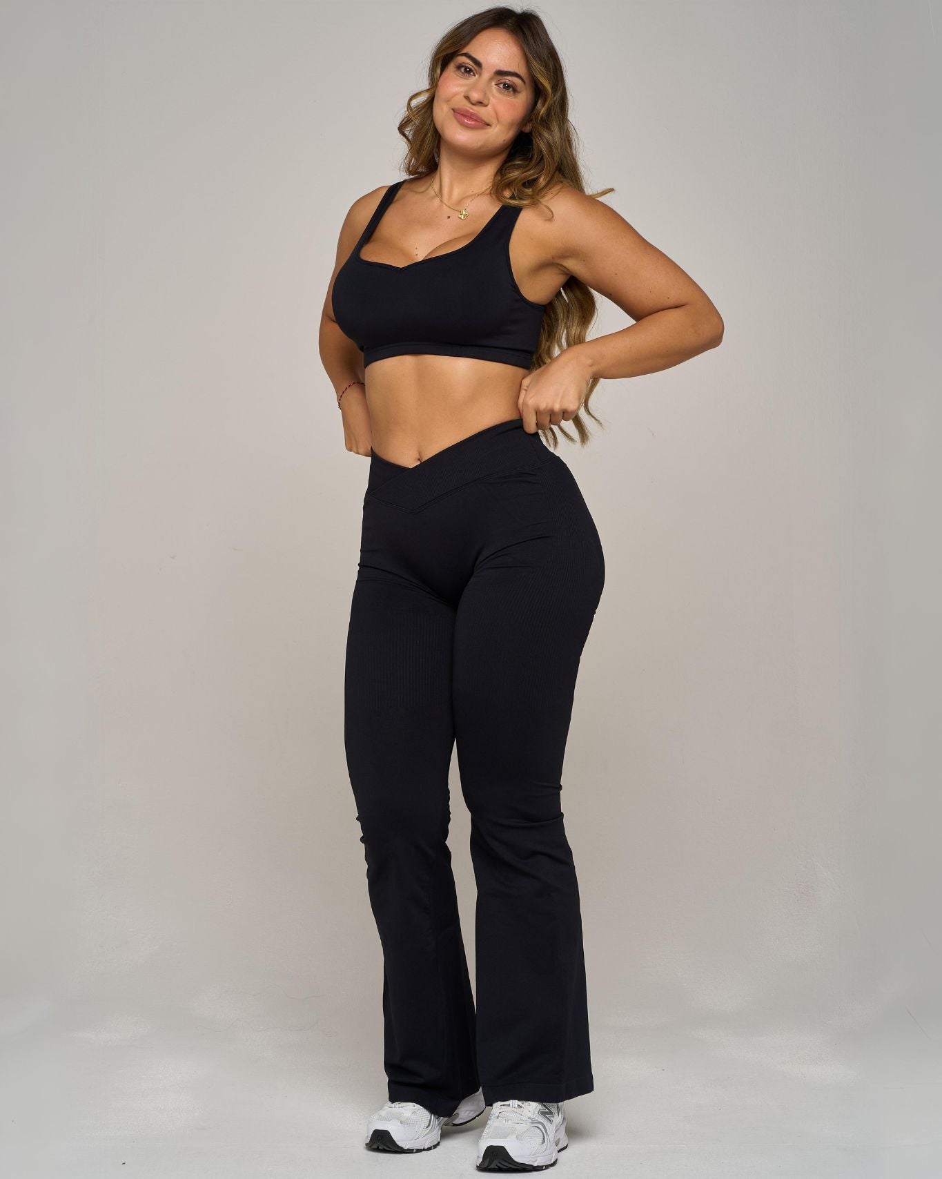 Chiara V Flared Leggings | Pure Black