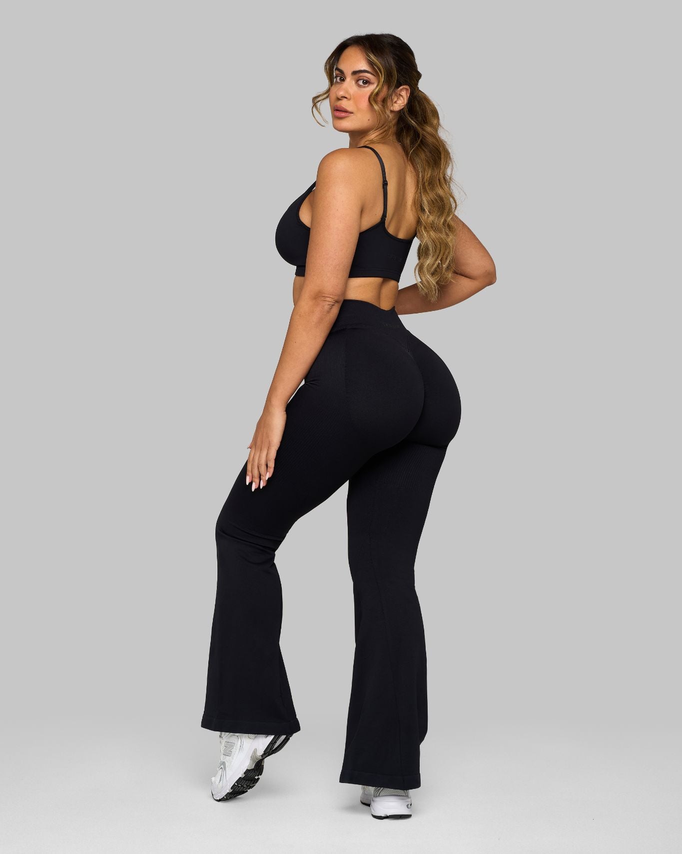 Chiara V Flared Leggings | Pure Black