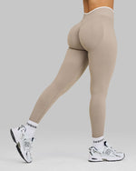 Alex is 168cm and wears size S.